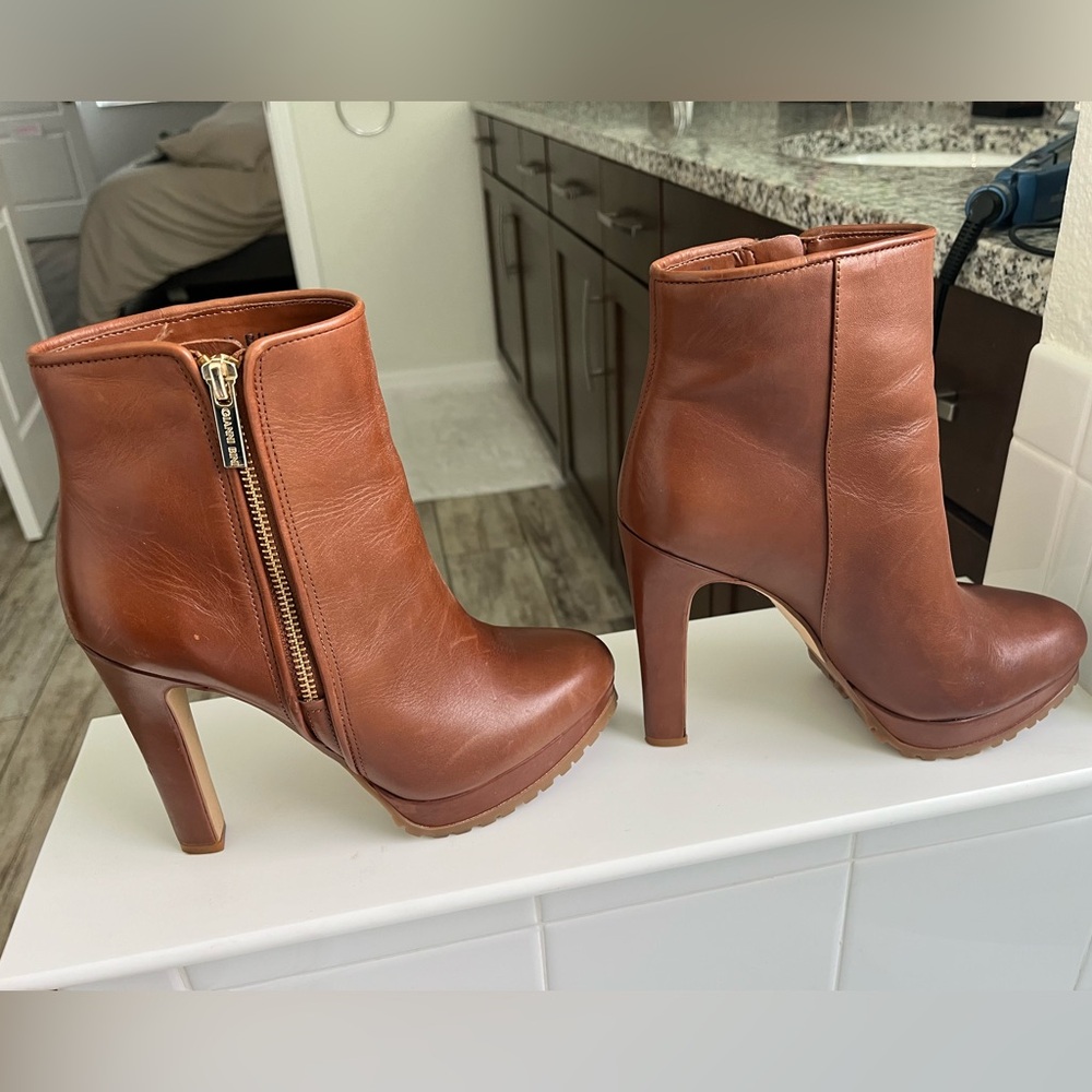 Gianni Bini booties